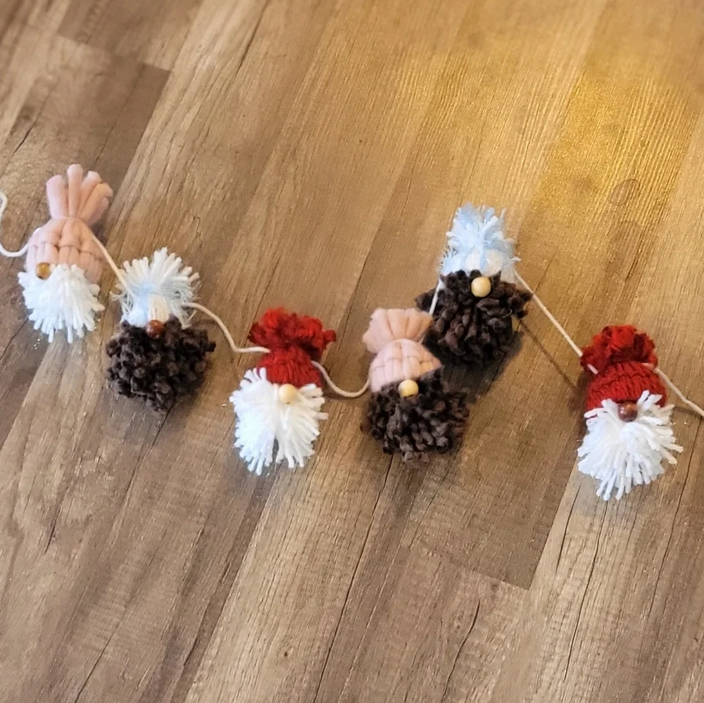 Gnome Garland Valentines / Winter